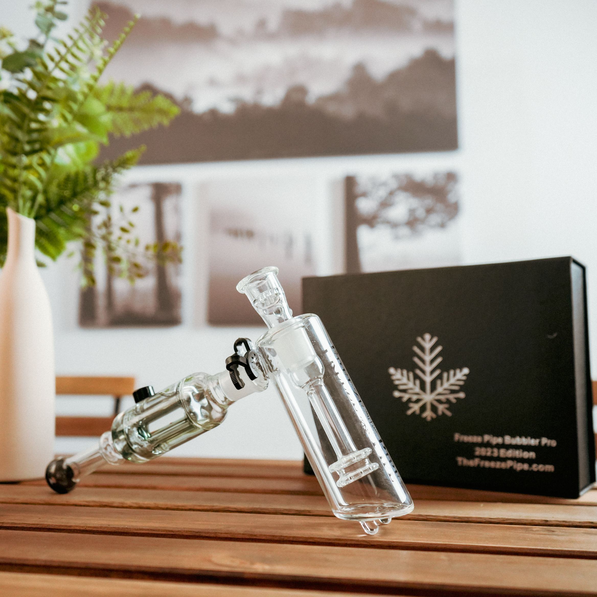 Freeze Pipe Bubbler Pro - Discreet Smoker