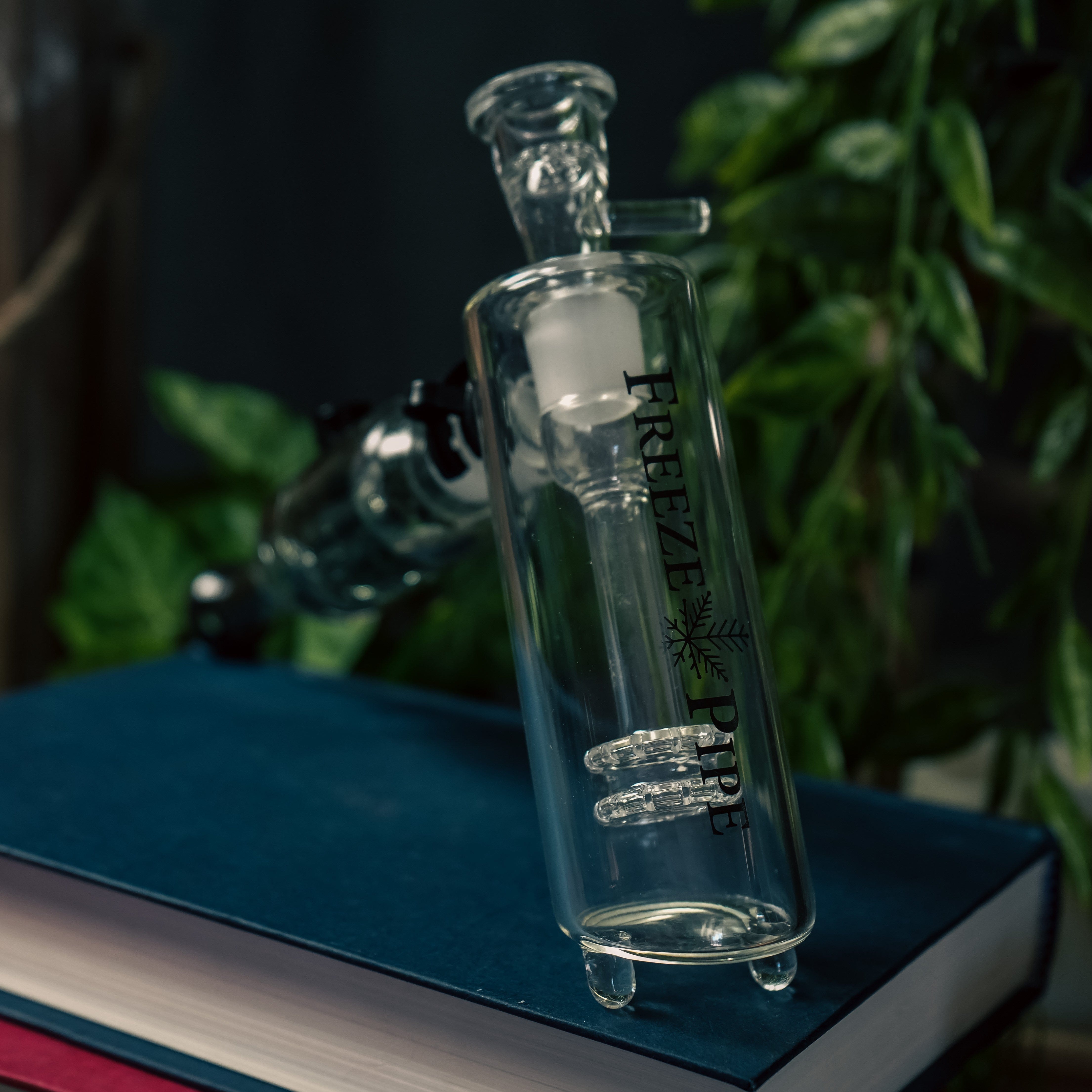 Freeze Pipe Bubbler Pro - Discreet Smoker