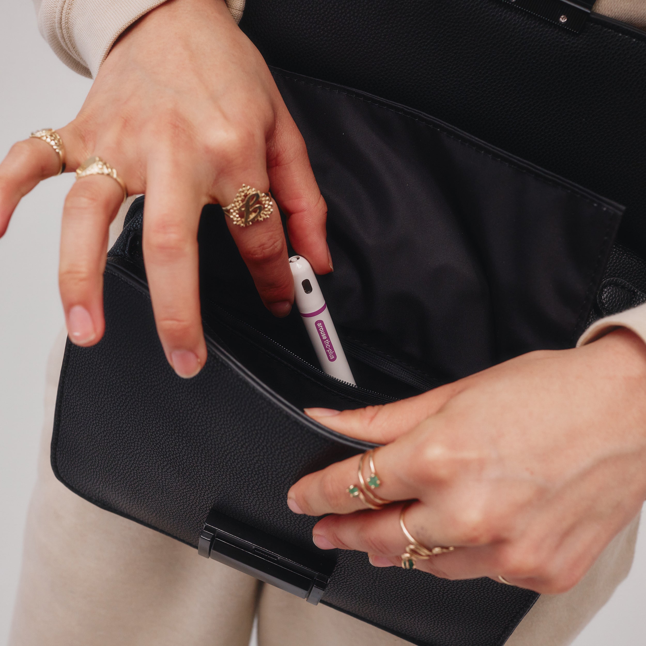 Citizen Hyde Lockable, Odor resistant Crossbody Bag - Discreet Smoker