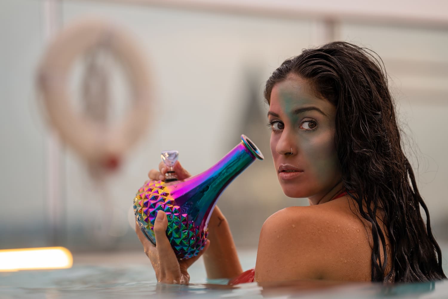 Aurora Vase Bong - Discreet Smoker