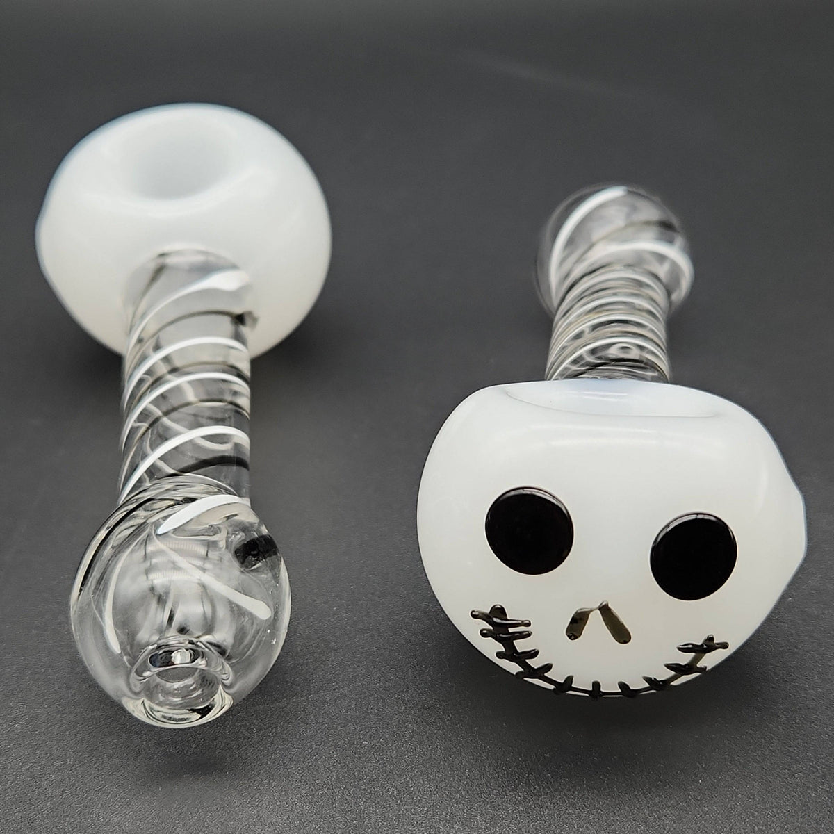 4" Halloween Skeleton Hand Pipe - Discreet Smoker