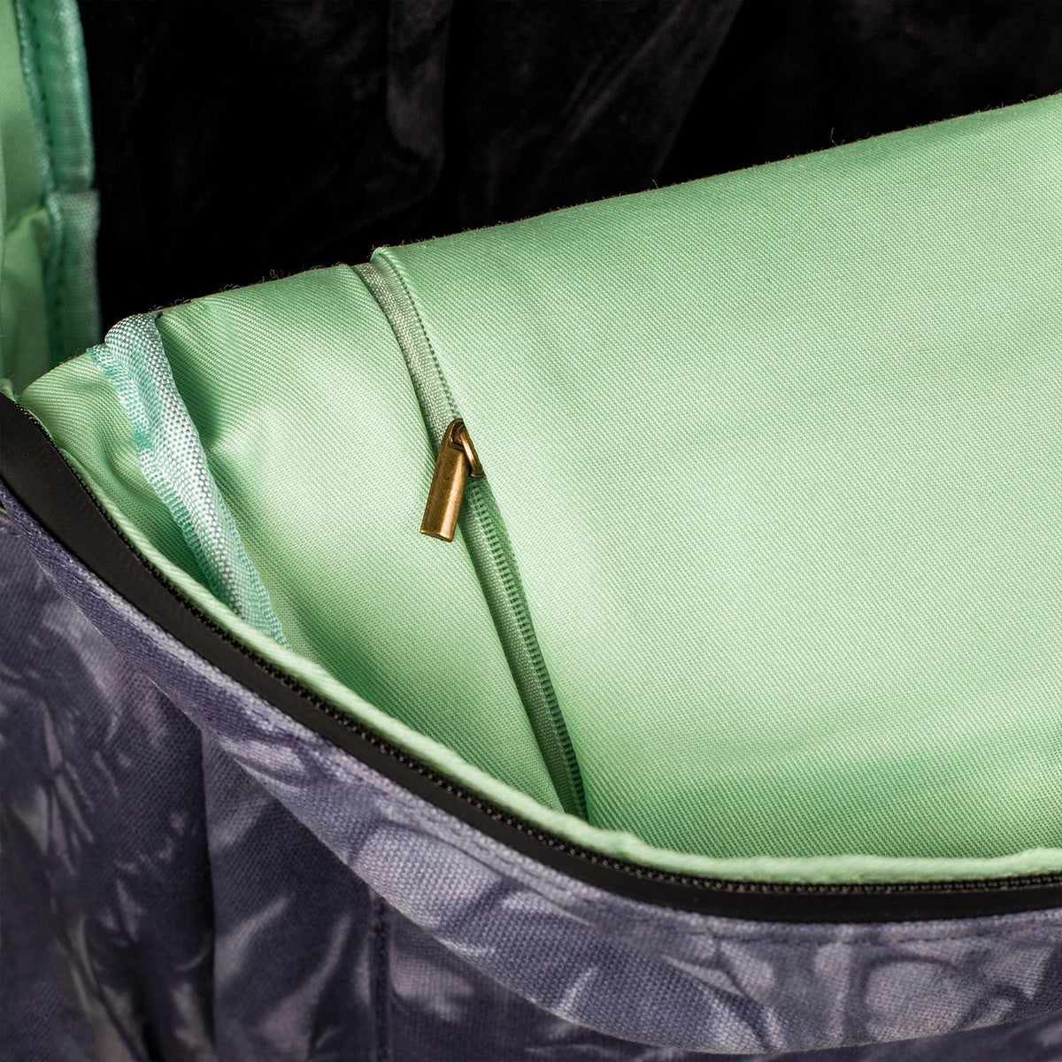 Revelry Explorer - Smell Proof Backpack - Discreet Smoker