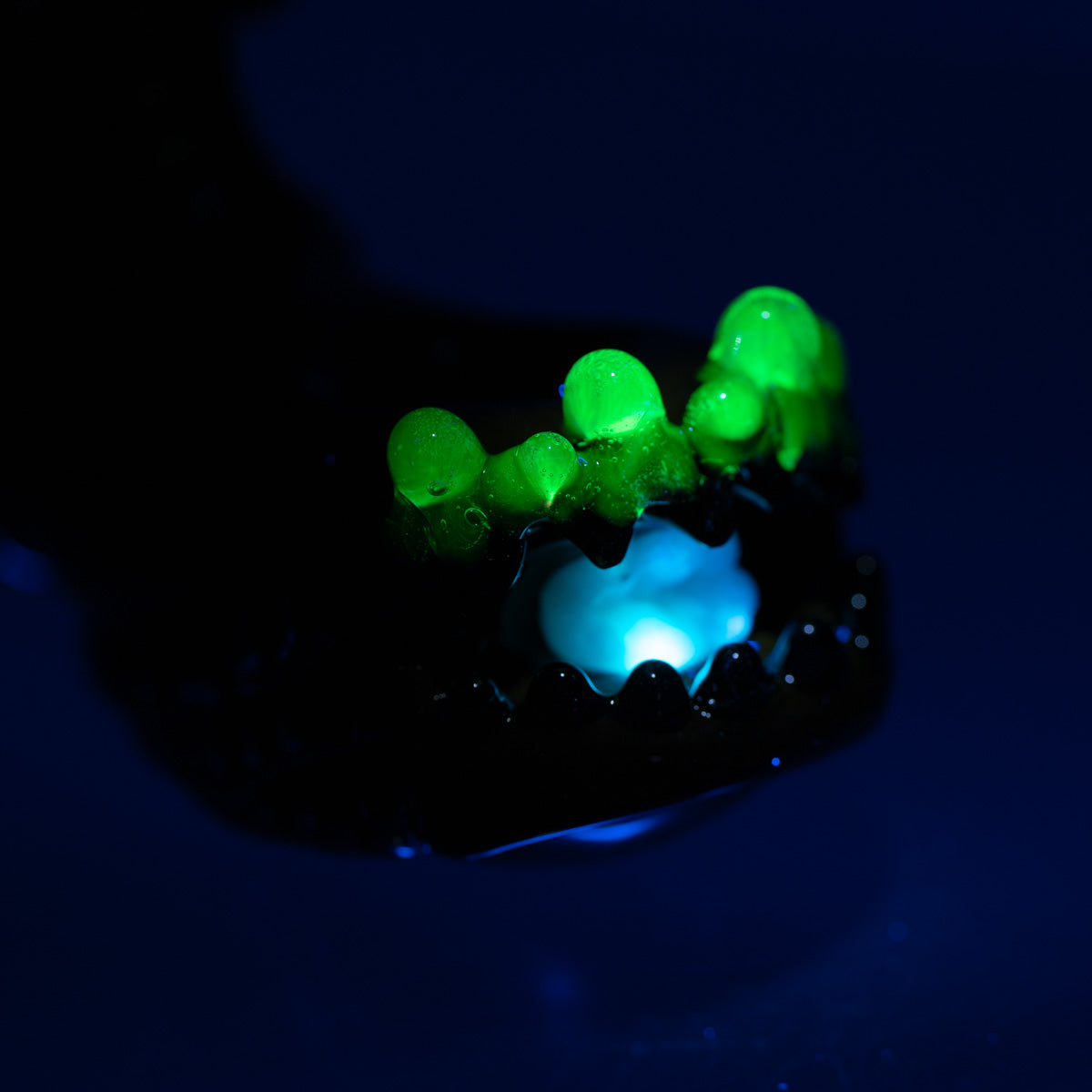 Empire Glassworks 'Alien' Glow-In-The-Dark Hand Pipe - Discreet Smoker