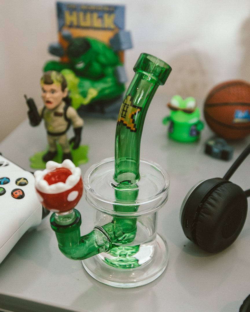 HEMPER Gaming Bong - Discreet Smoker