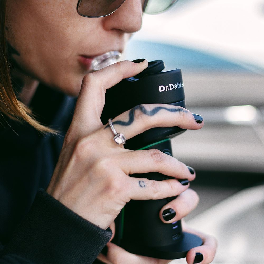 Dr. Dabber Switch GO(TM) eRig - 1600mAh / Black - Discreet Smoker