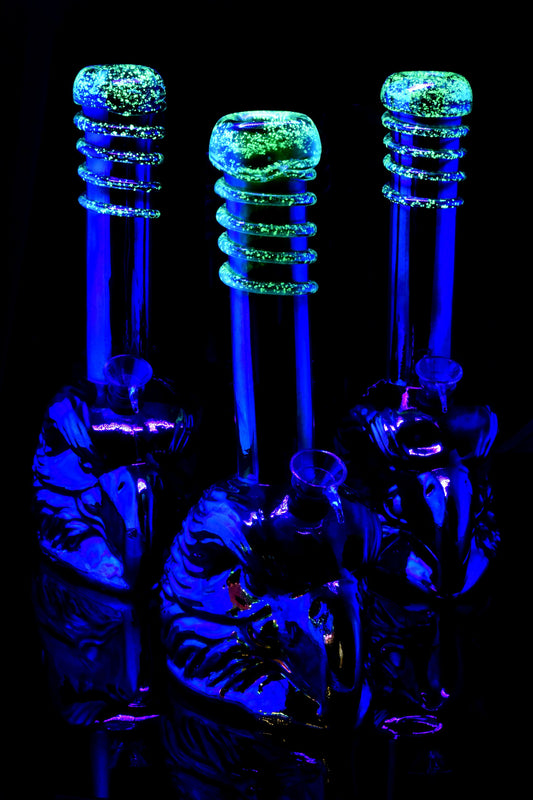 Metallic Eagle Glow-in-the-Dark Frit Soft Glass Bong “Roost Rocket” – 11″ – Assorted Colors