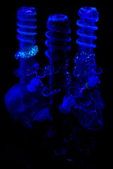 Soft Glass Skull Bong “Night Howl” – UV-Reactive Accents – Assorted Colors - Discreet Smoker