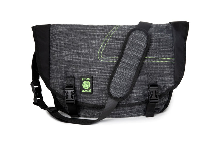 Voyage Messenger, Black