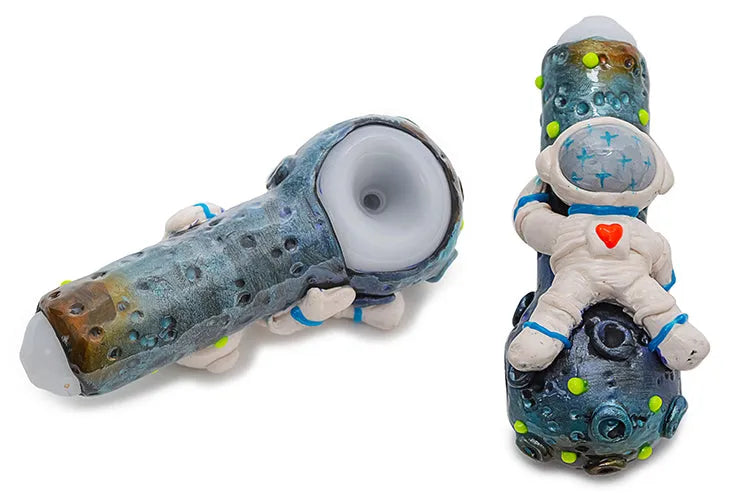 Clay Spaceman Handpipe - Discreet Smoker