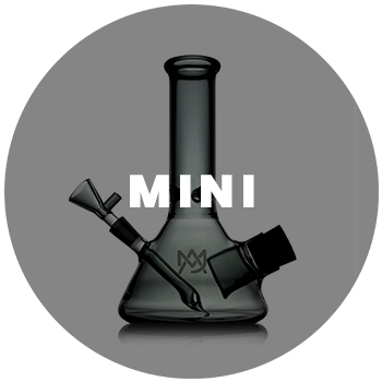 Compact discreet bong with a small beaker base and short mouthpiece, perfect for portability and quick sessions.